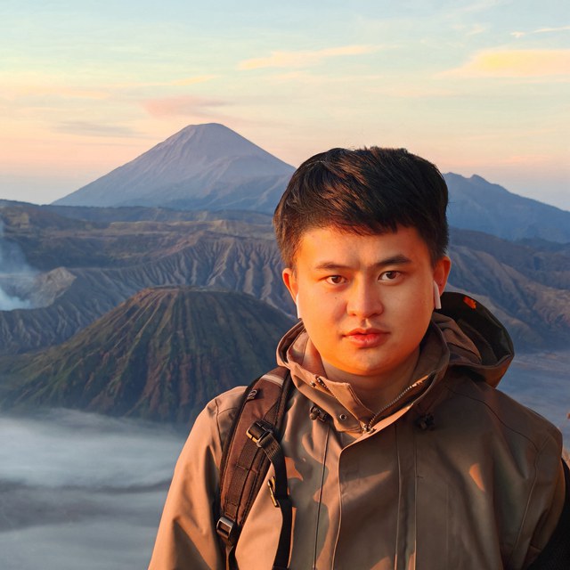 Portrait of Yuhong Deng
